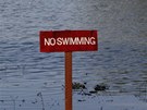 Po bezích jezera Inya se lze jen procházet, koupání je písn zakázané