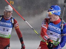 Michal Šlesingr (vpravo) poráží slavného Björndalena a přivádí českou štafetu k senzačnímu druhému místu v závodu SP v Oberhofu