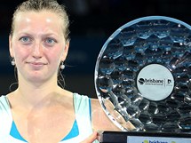 Petra Kvitov s trofej za turnajov triumf v Brisbane