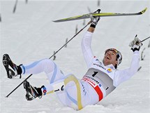 LEC VTZ. vd Emil Jnsson slav vtzstv v klasickm sprintu v rmci zvodu Tour de Ski v nmeckm Oberstdorfu.