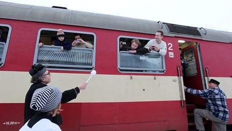 S posledním vlakem se v Jemnici pily rozlouit stovky lidí.