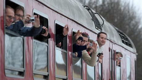 S posledním vlakem se v Jemnici pily rozlouit stovky lidí.