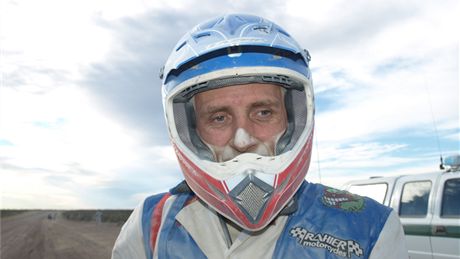 Únava je ka�dodenní sou�ástí Dakaru, jak je vid�t na fotografii Iva Ka�tana.