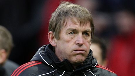 STAROSTI se zra�í ve tvá�i Kennyho Dalglishe, nového kou�e Liverpoolu.