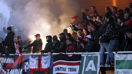 Pi zápase Trnavy proti Zlínu musela proti rozvánným fanoukm zasahovat policie. 