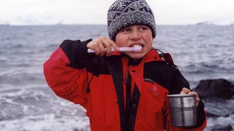 Dnes sedmnáctiletá Denisa Vincourová z Ostrova byla před deseti lety nejmladším českým dítětem v Antarktidě.