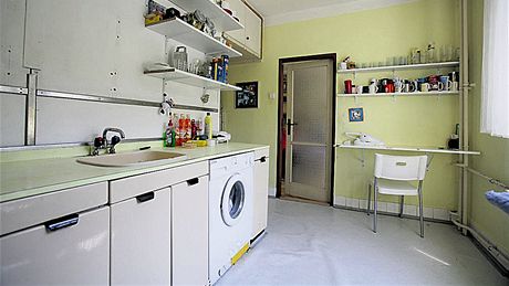 Pvodní stav kuchyn ped rekonstrukcí (plocha 7 m2, výka stropu 2,6 m)