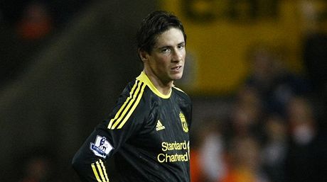 ZKLAMAN KANONR. Fernando Torres z Liverpoolu truchl po prohe na hiti Blackpoolu.