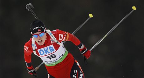 Norská biatlonistka Tora Bergerová si jede pro vítzství v závod SP v Ruhpoldingu