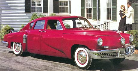 Nepochopený Tucker Torpedo z roku 1948 ml krom bezpenostních pás a natáecího reflektoru i motor s asováním ventil a vstikováním paliva. Odolná elektrická soustava pracovala s naptím 24V, o kterém ostatní automobilky dodnes jen uvaují.