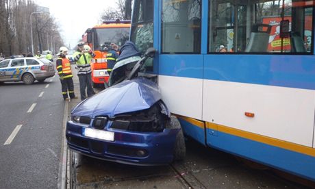 Tragick nehoda mezi seatem a tramvaj v Ostrav.
