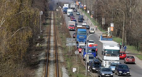 Zácpy na silnicích kolem Parama jsou na denním poádku.