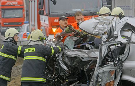 Hlavní tah z Budjovic k rakouským hranicím je asto místem váných dopravních nehod.