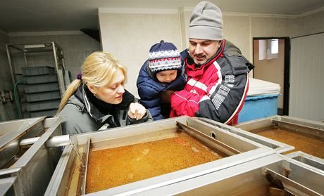 Monika Krsov, Petr zek a jejich dvoulet syn Vojtch v ryb lhni prohl jikry.