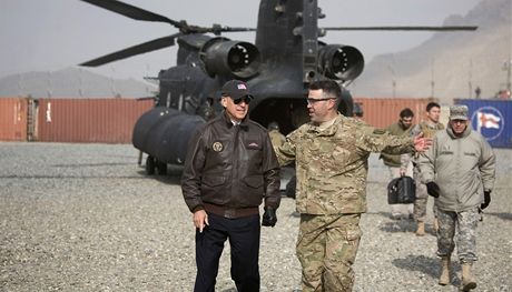Americký viceprezident Joe Biden pi návtv Afghánistánu (11. ledna 2010)