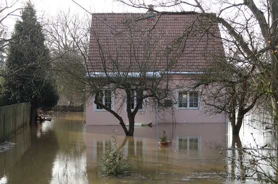 Rozvodnná Me zatopila  rodinné domy v Plzni Radicích