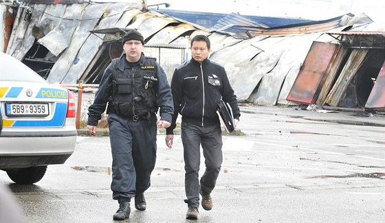 Pi poáru vietnamské trnice na Olomoucké ulici v Brn lehlo popelem sedm hal.