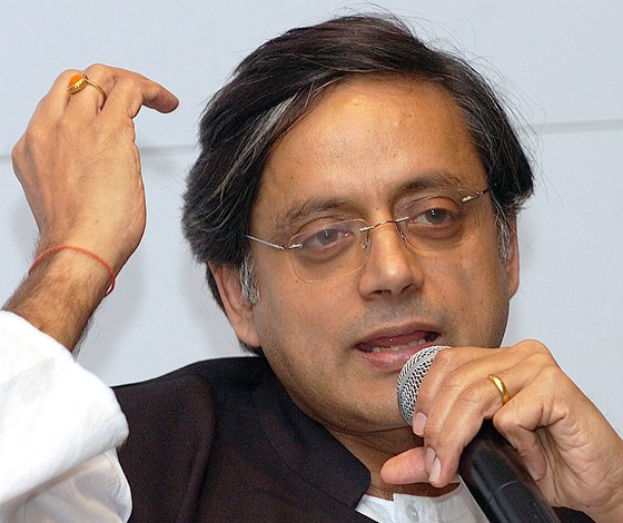 Shashi Tharoor, autor textu