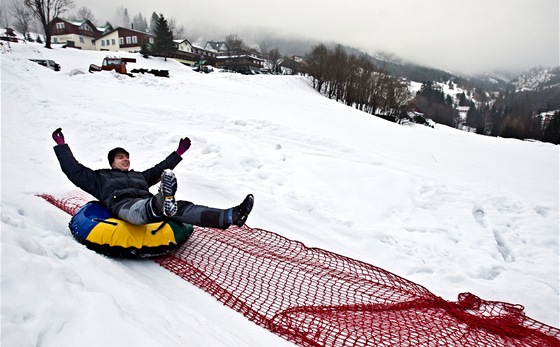 Snowtubing nabízí areál na Knickém vrchu ve Vrchlabí a v Prkenném Dole v acléi (ilustraní foto).