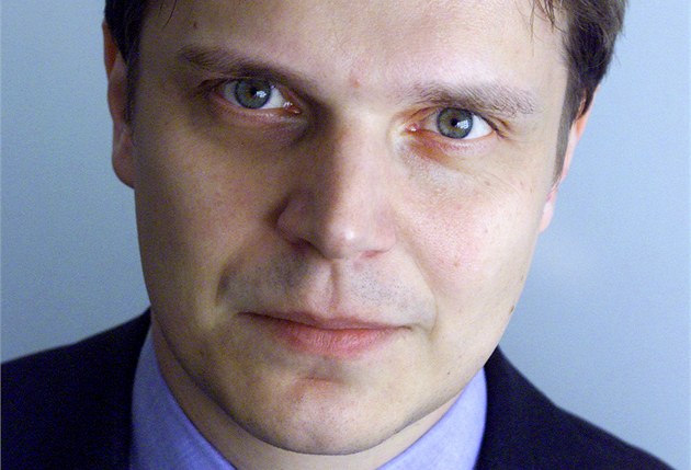 Ekonom Pavel Kohout si myslí, �e eurozón� bychom pomohli nejvíc tím, �e se vzdáme �ásti dostací.