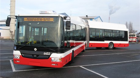 Dopravn podnik v Praze m nov autobus s hybridnm pohonem.
