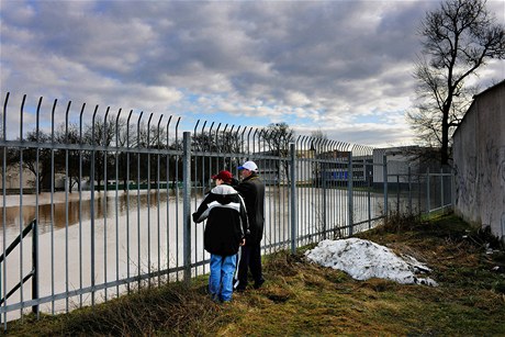 V Lounech se vylila rozvodnn eka Ohe. (17. ledna 2011)