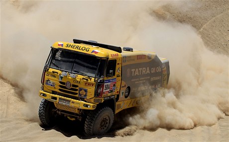 Ale Loprais, druh pilot Milan Hola, navigtor Josef Kalina a kamion Tatra ve vtzn 6. etap Rallye Dakar.