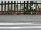 Na pamtku tragickho mrt kolaky zaplili lid asi dvactka svek na okraji chodnku u pechodu pro chodce v centru Rapotic na Tebsku. 