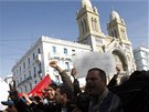 Tunisané demonstrovali v ulicích Tunisu proti vládnoucí stran prezidenta Zína...