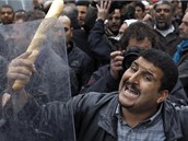 Protesty v ulicch Tunisu proti nov vld (18. ledna 2011)