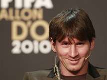 Lionel Messi odpovd novinm ped vyhlenm vtz ankety Zlat m 2010.