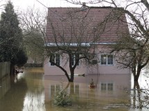 Rozvodnn Me zatopila  rodinn domy v Plzni Radicch