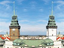 Zelená brána v současné podobě (vlevo) a s omítkou. Koláž MF DNES