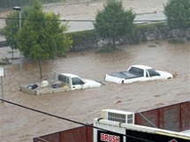 Bleskov povode ve mst Toowoomba pevracela auta (11. ledna 2010)