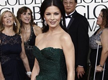 Catherine Zeta Jones na pedvn Zlatch glb v atech nvrhky Monique Lhuillier