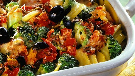 Zape�ené brambory s brokolicí.