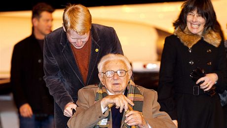 Sir Nicholas Winton, zachránce idovských dtí, piletl na staré ruzyské letit. (19.1. 2011)