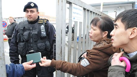 Pi poáru vietnamské trnice na Olomoucké ulici v Brn lehlo popelem sedm hal.