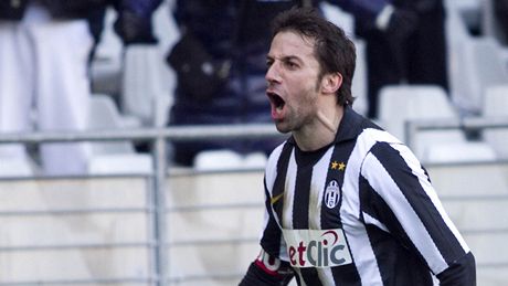 RADOST VETERÁNA. Kapitán Juventusu Alessandro Del Piero slaví svou trefu v utkání s Bari.