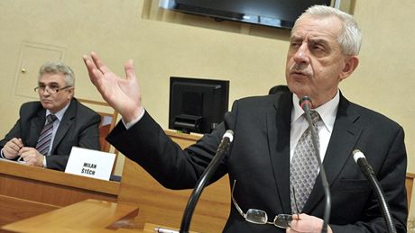 Ministr zdravotnictví Leo Heger na konferenci v Senátu. Uspoádal ji pedseda Senátu Milan tch (18. ledna 2011)
