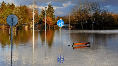 V Lounech se vylila rozvodnná eka Ohe. (17. ledna 2011)