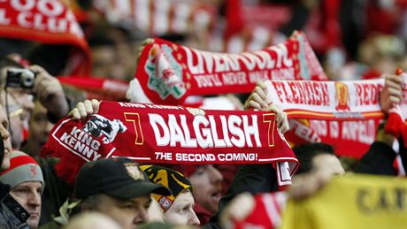 Na návrat Kennyho Dalglishe do Liverpoolu rychle zareagoval i trh s fanouškovskými předměty.