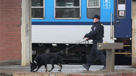 Hlavní nádraí v Olomouci muselo být kvli hrozb bombou evakuováno, policisté ádnou výbuninu nenali.