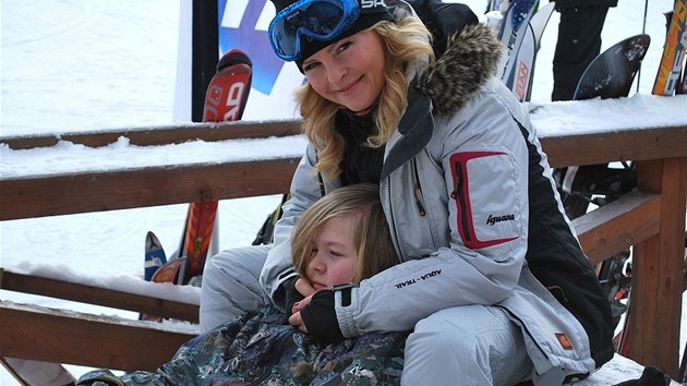 Iveta Barto�ová se synem Arturem na Malé Fat�e na Slovensku 