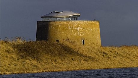 V� v hrabství Suffolk je jednou z více ne� stovky obranných v�í, které vyrostly na ji�ním pob�e�í Anglie