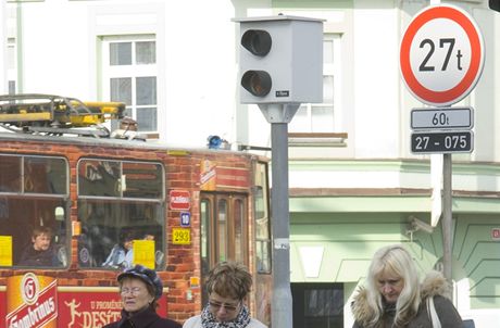 Údaje z radar na kiovatkách, které zachytí i jízdu na ervenou, u nikdo nevyhodnocuje.