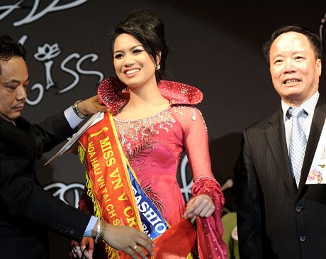 Miss Vietnam R 2011 Vu Thi Thuy Duong