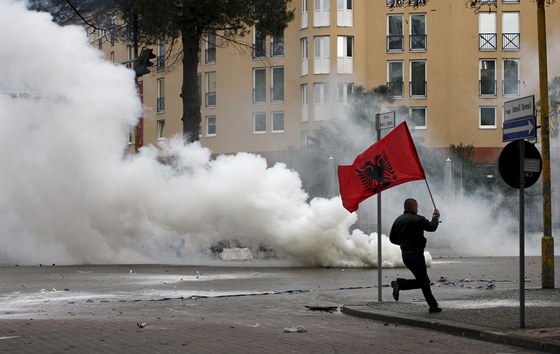 Protivládní demonstrace v albánské metropoli Tiran. (21. ledna 2011)