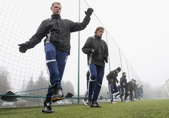 Olomoutí fotbalisté pi tréninku. Vlevo Radim Kuera, vedle nj Ale kerle