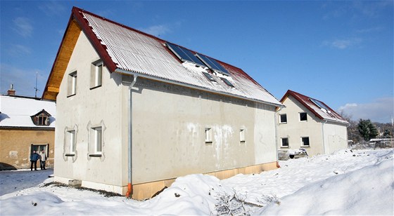 V Hrádku nad Nisou byly předány dva povodňové domky novým majitelům.